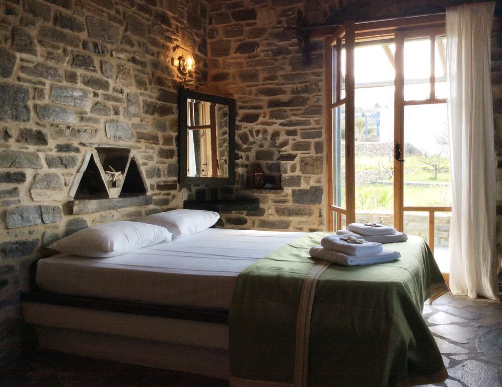Krotiri Arokaria Hideaway Suites الغرفة الصورة