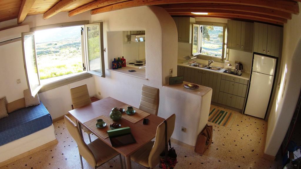 Krotiri Arokaria Hideaway Suites الغرفة الصورة